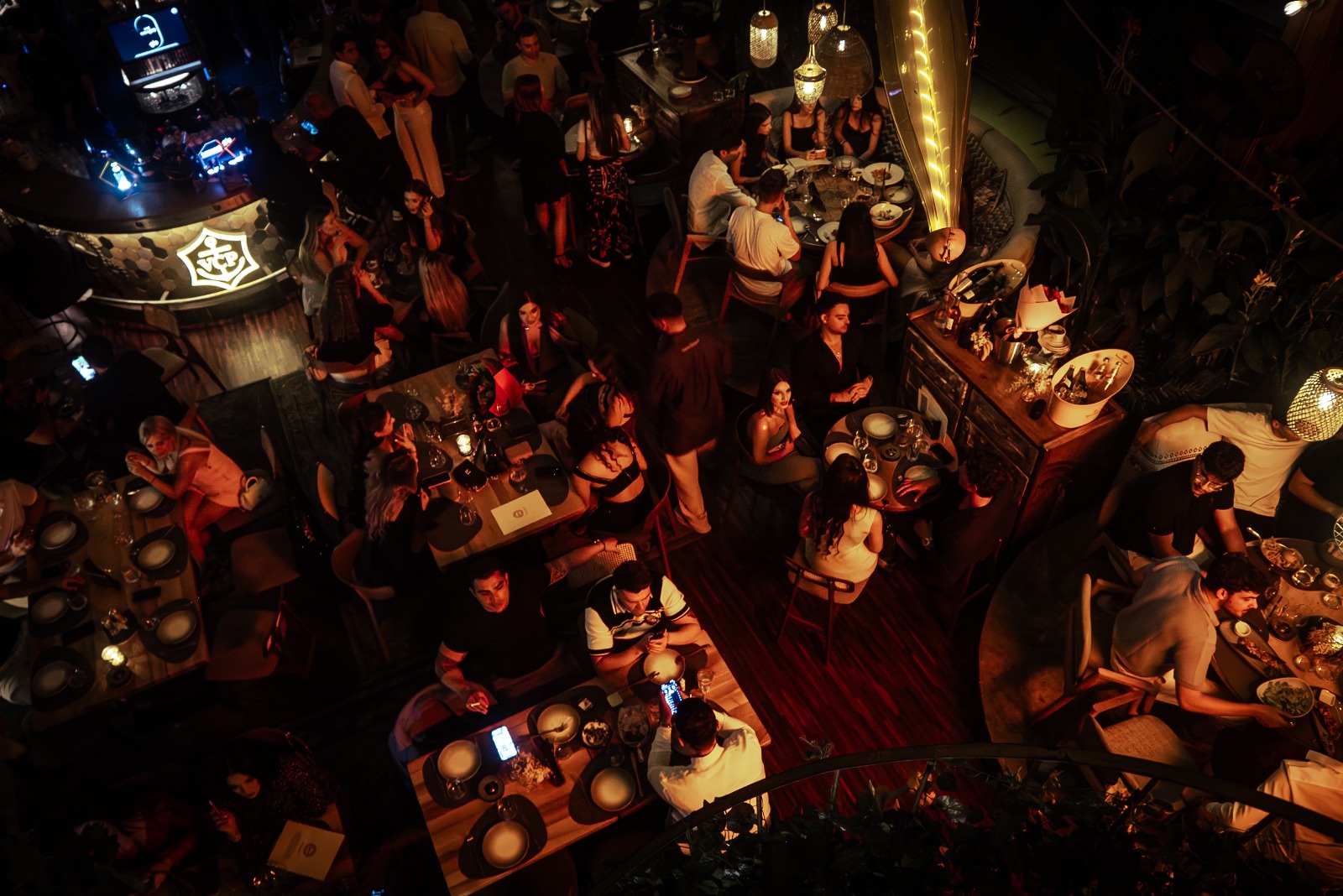 Fri & Sat — Dinner & Beats